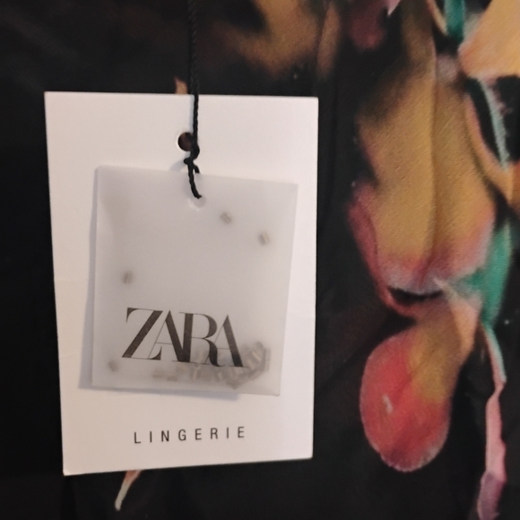 Zara Beaded Printed Cape Dreas - Picture 8 of 8